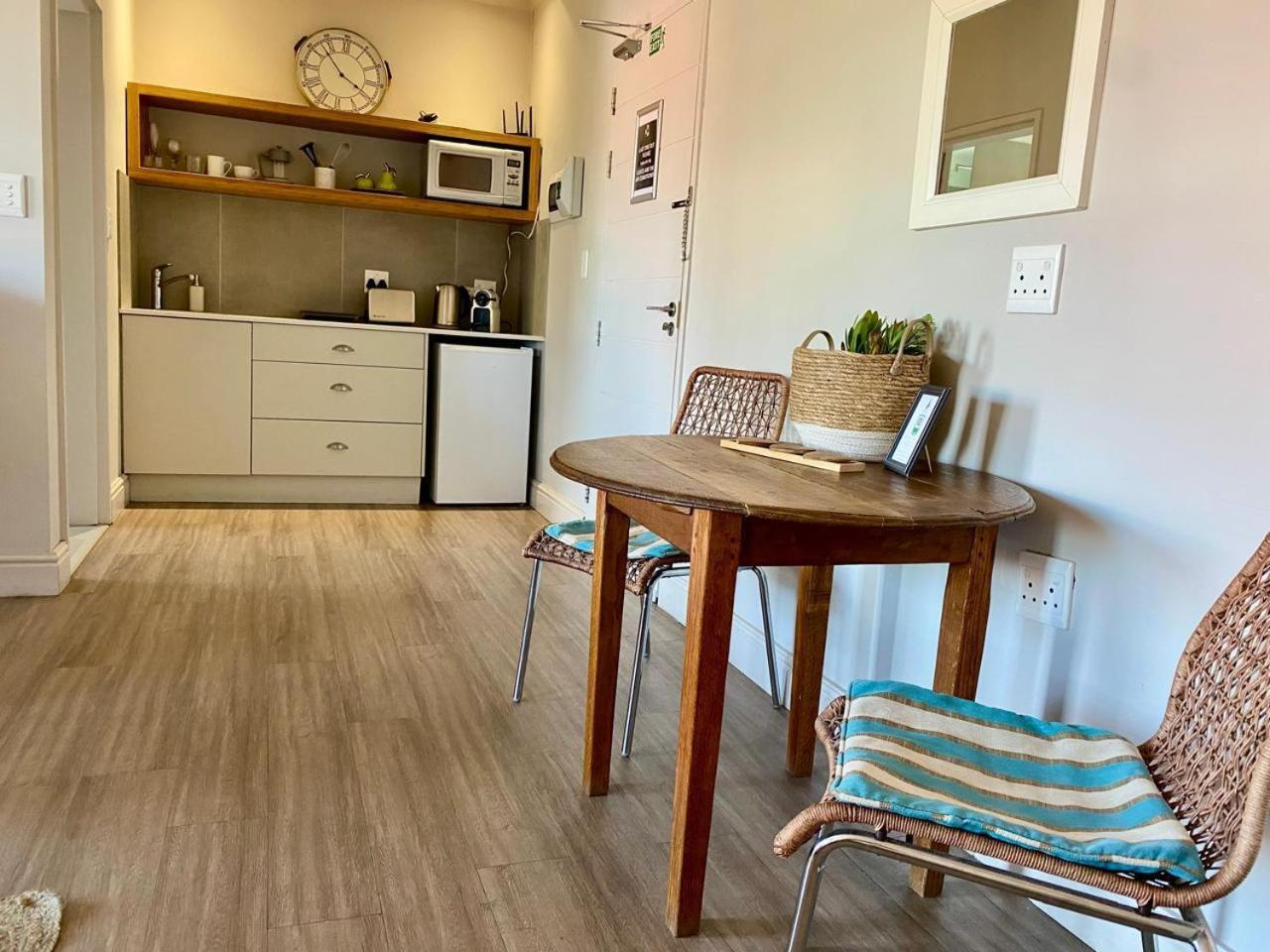 Hermanus Waterfront Apartment Room photo