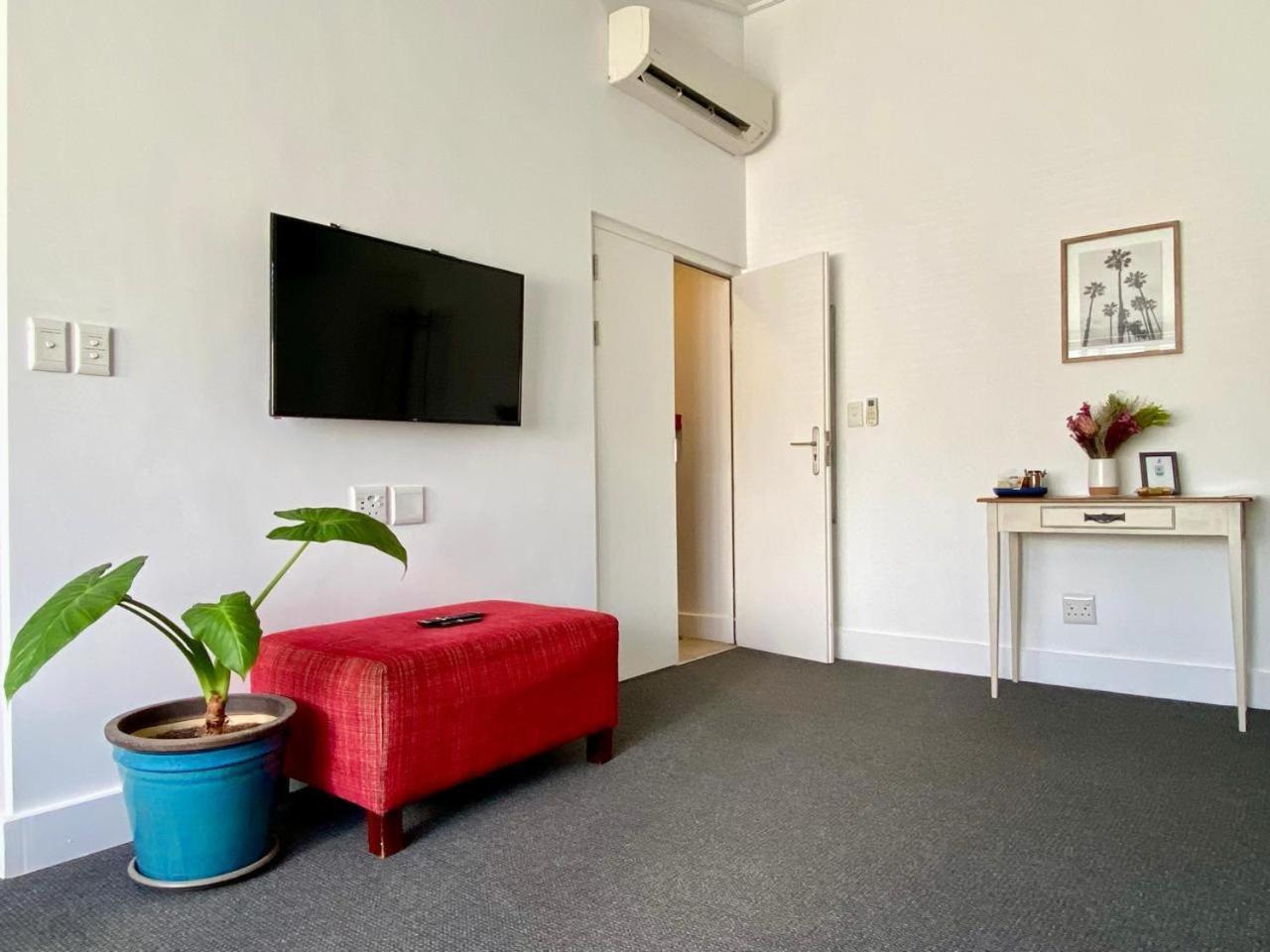 Hermanus Waterfront Apartment Room photo
